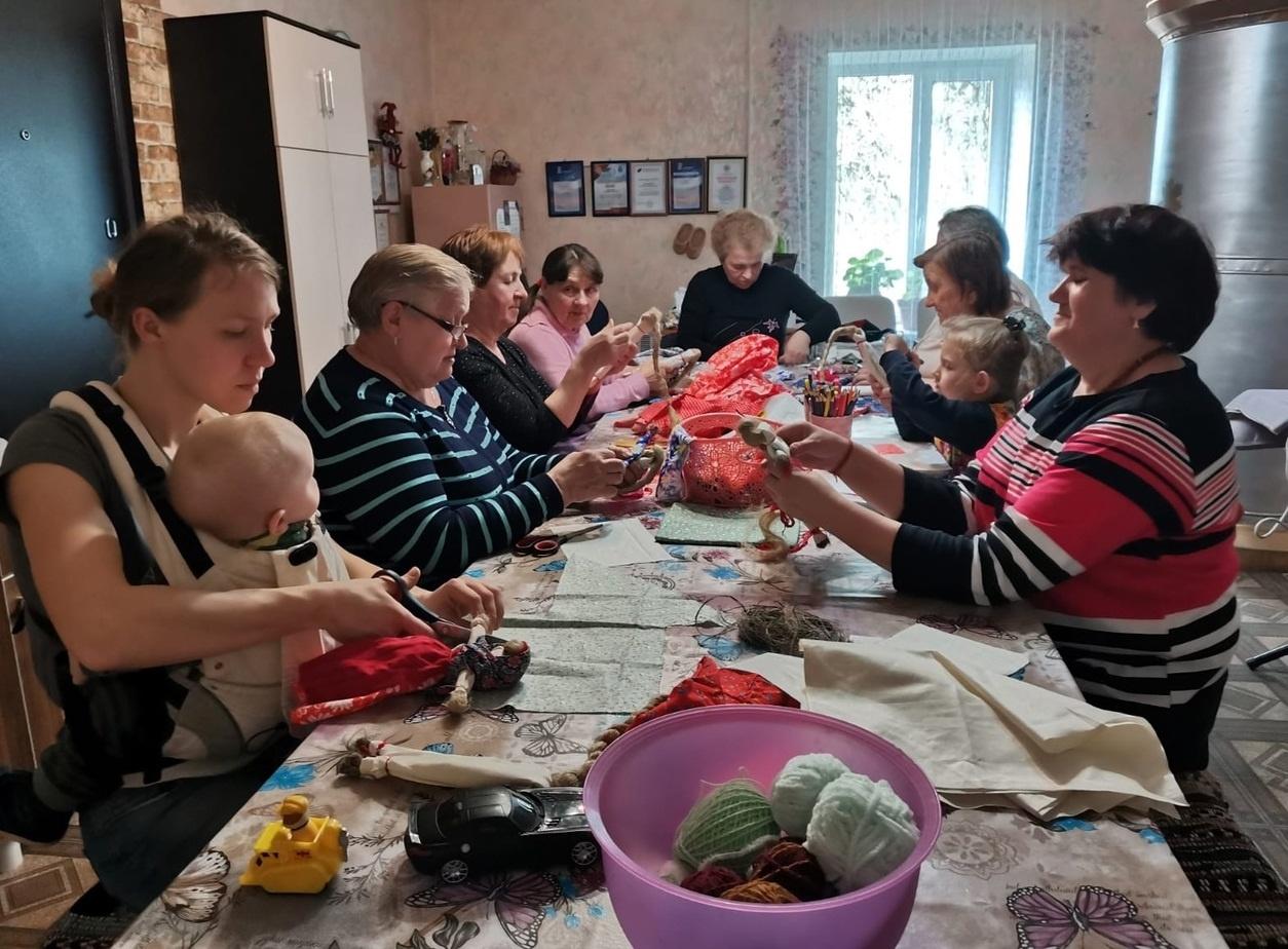 В Платишинском клубе прошел мастер-класс по изготовлению традиционной народной куклы.