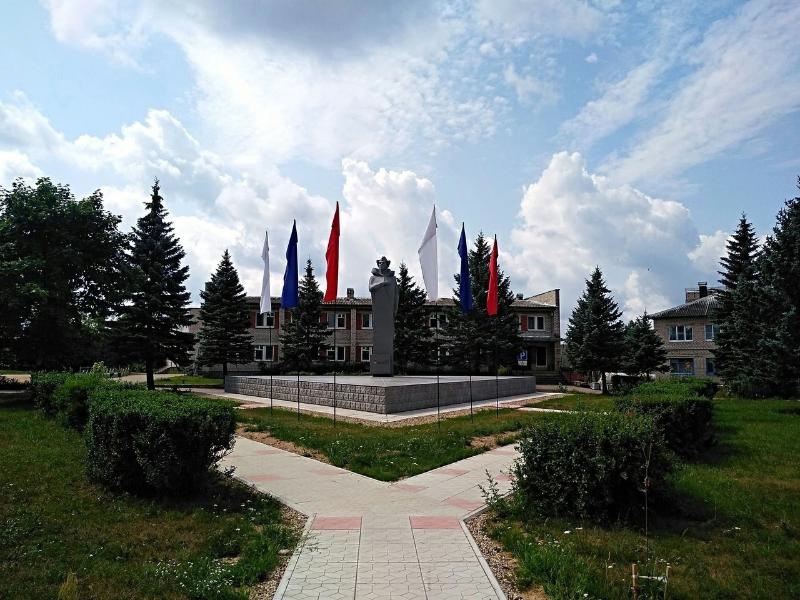 Памятник Герою Советского Союза А. А. Никандровой .